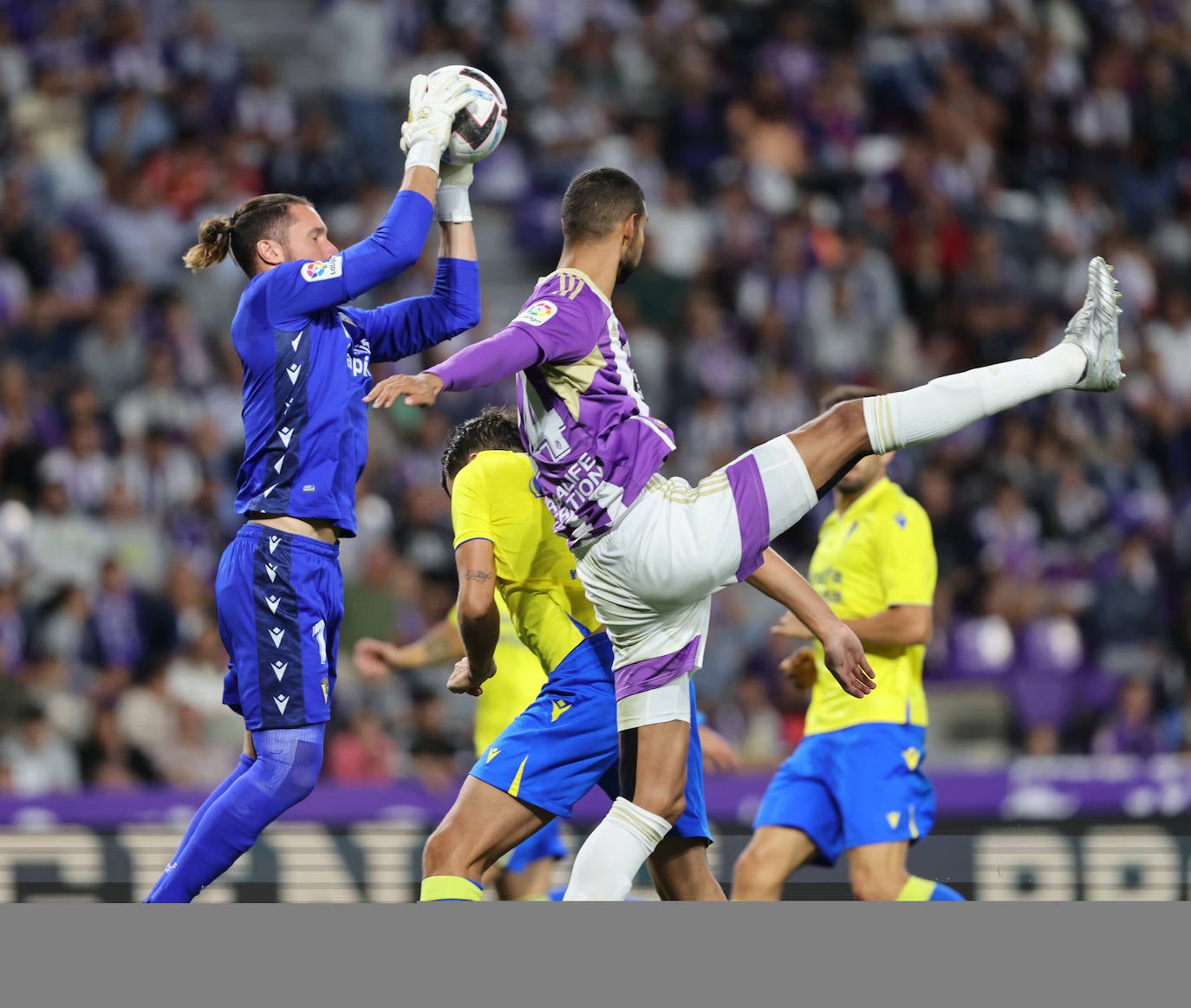 El Real Valladolid cae en casa ante el Cádiz (0-1).