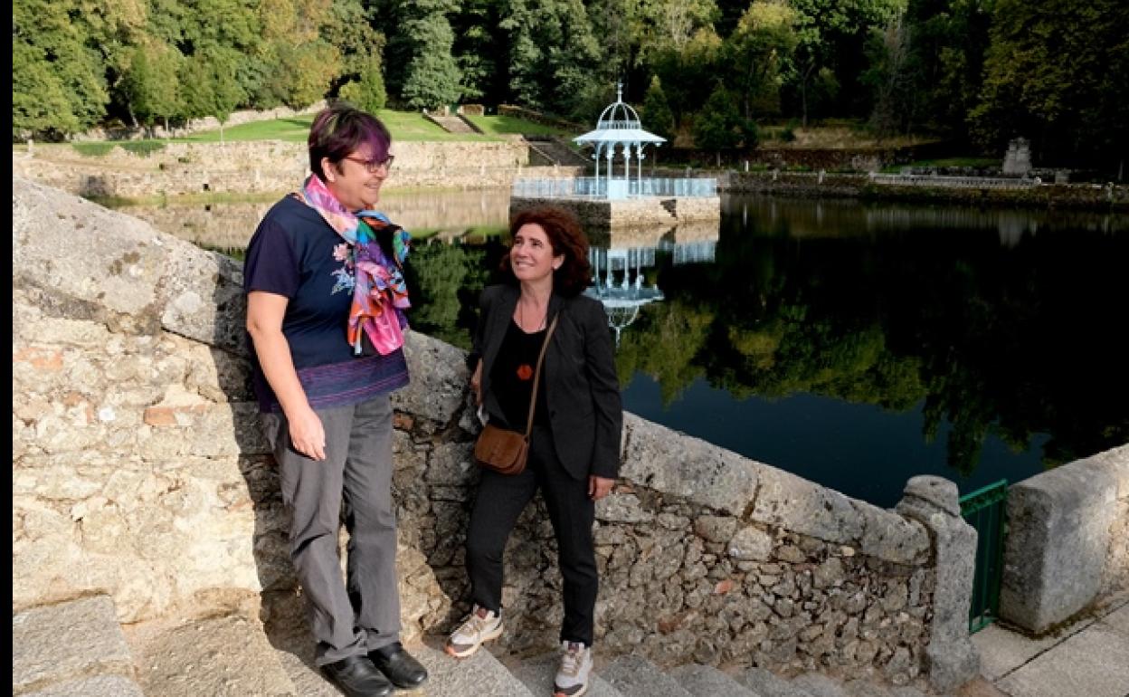 Josefa Montero y Elvira Sánchez , en el Bosque de Béjar