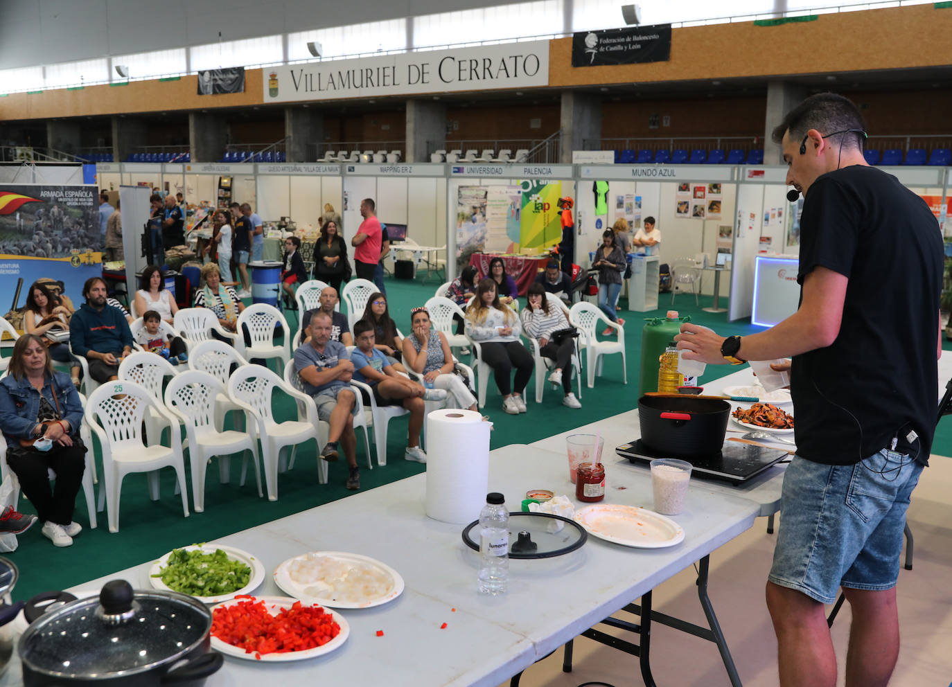 El cocinero y comunicador deleita a los espectadores preparando un arroz meloso del senyoret en directo