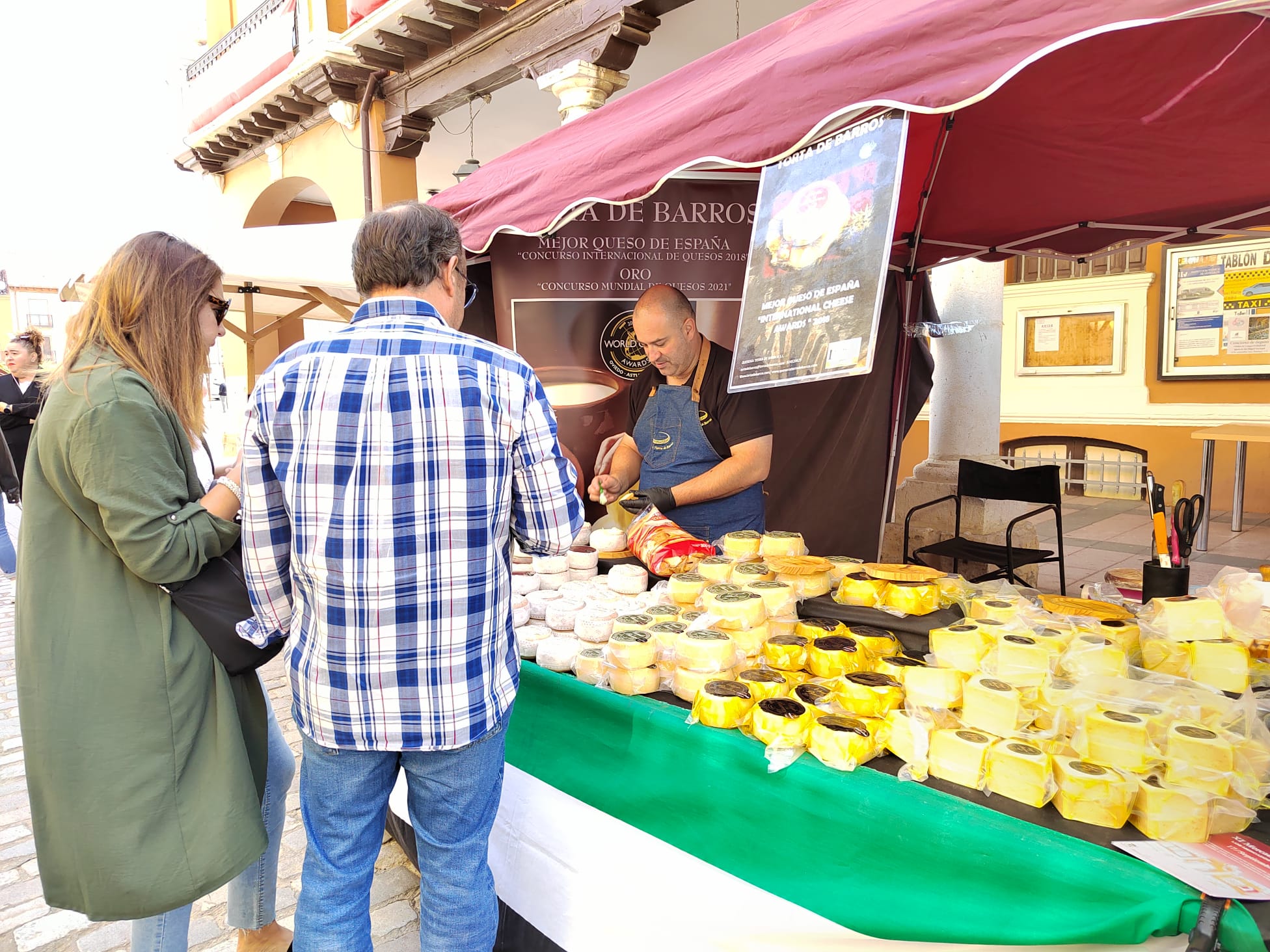 Fotos: XI edición del Mercado de Quesos de Villalón de Campos