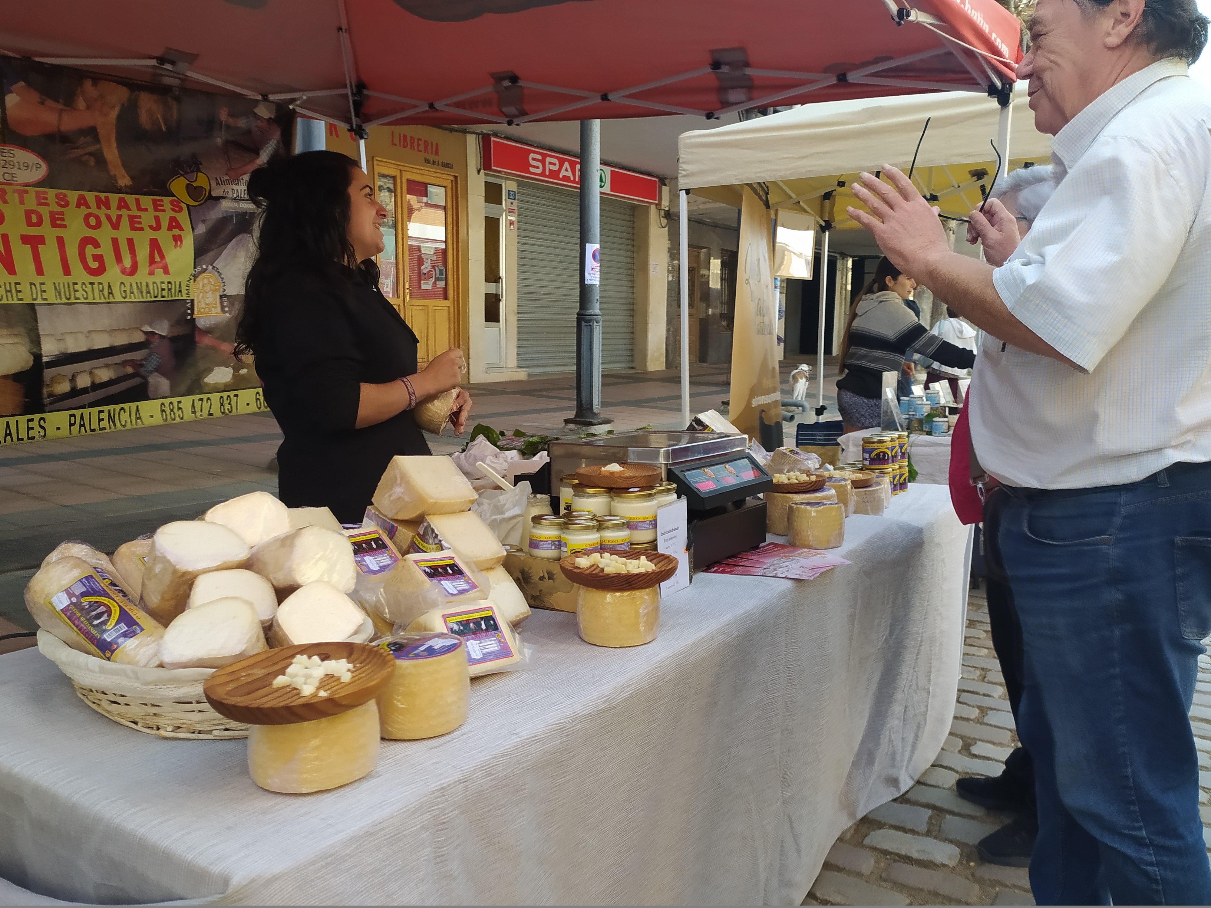 Fotos: XI edición del Mercado de Quesos de Villalón de Campos