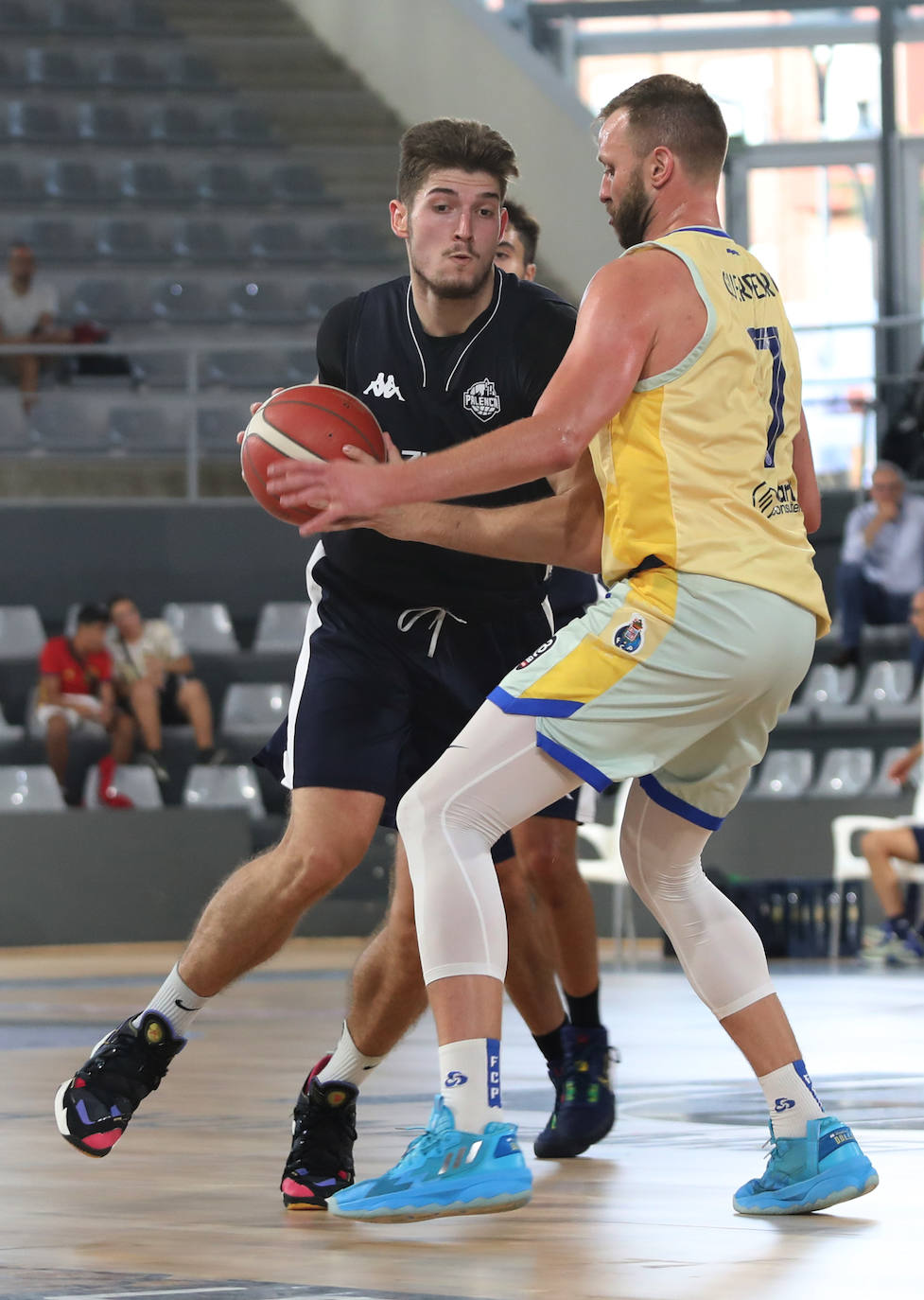 Los de Pedro Rivero se imponen con solvencia a los lusos en el tercer partido de la pretemporada.