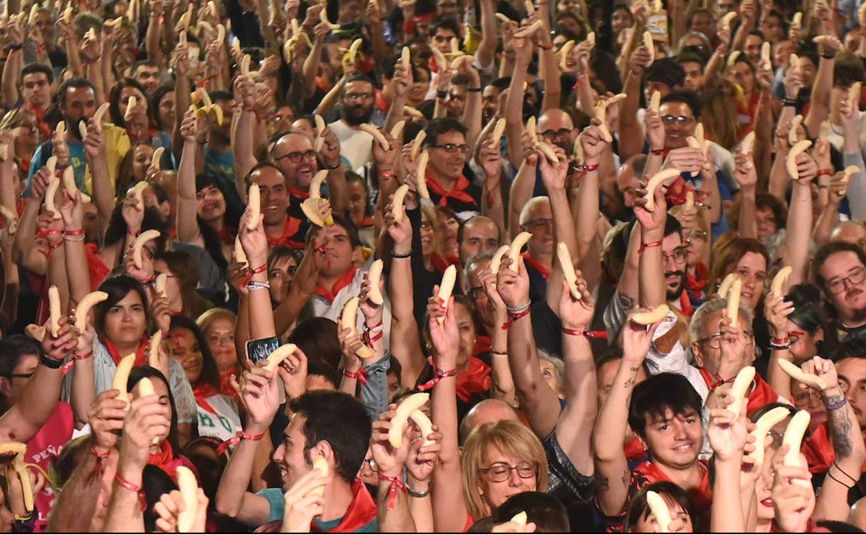 Más de cinco mil vallisoletanos participaron en la iniciativa festiva, organizada por la Coordinadora de Peñas.