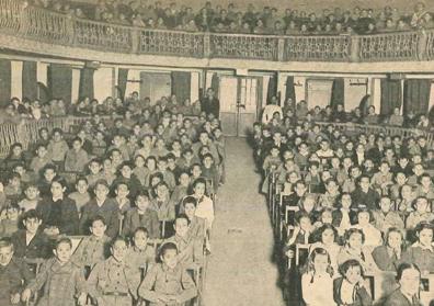 Imagen secundaria 1 - Sacerdotes del Cristo Rey en los años 60 y escolares de ese centro en una representación teatral y en el comedor en los 40. La Enciclopedia Álvarez, con la que estudió el autor del artículo y que todavía conserva.