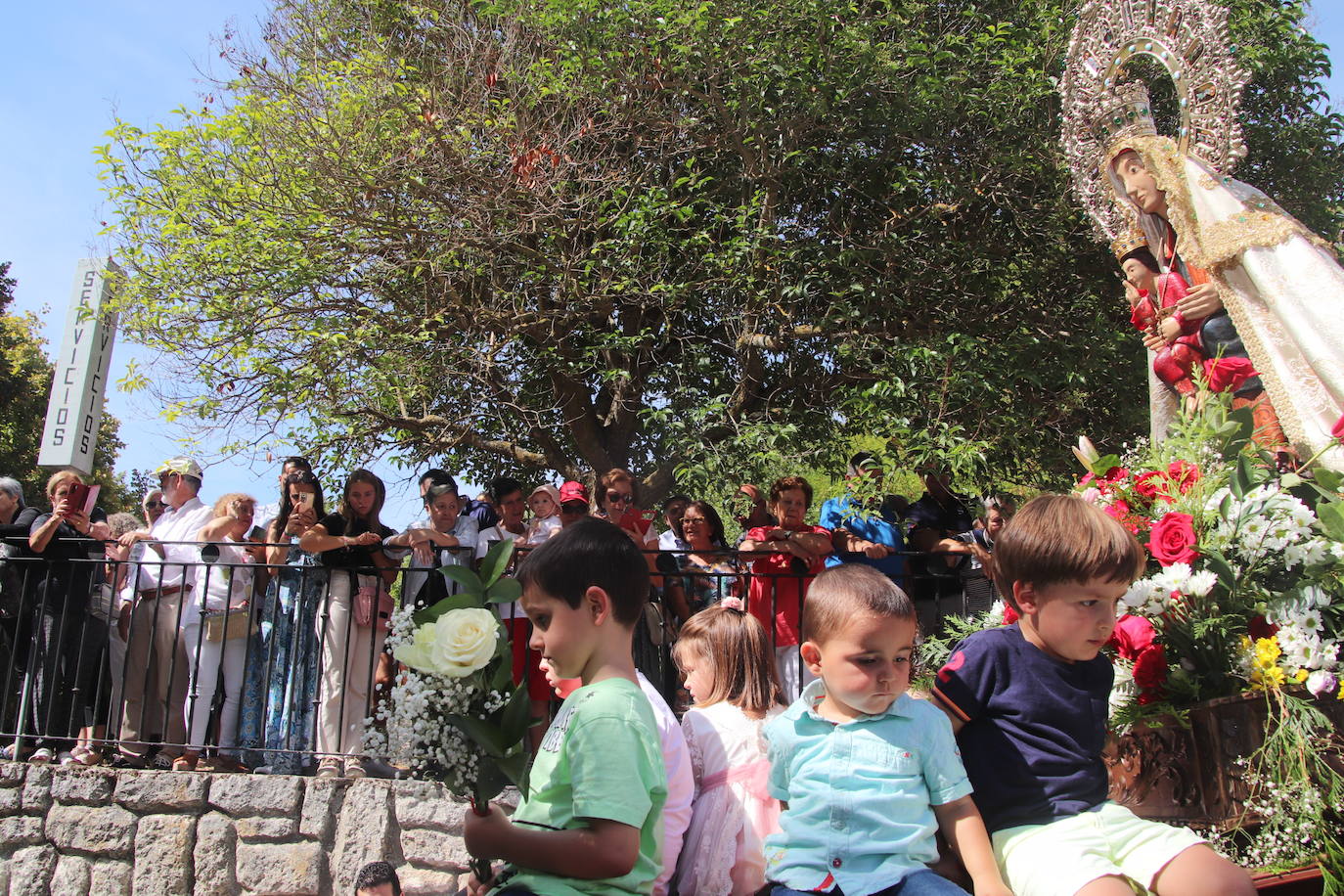 Miles de personas, este domingo en la romería de la Virgen del Henar.