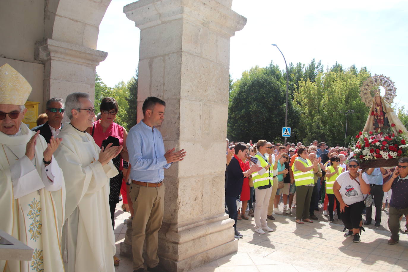 Miles de personas, este domingo en la romería de la Virgen del Henar.