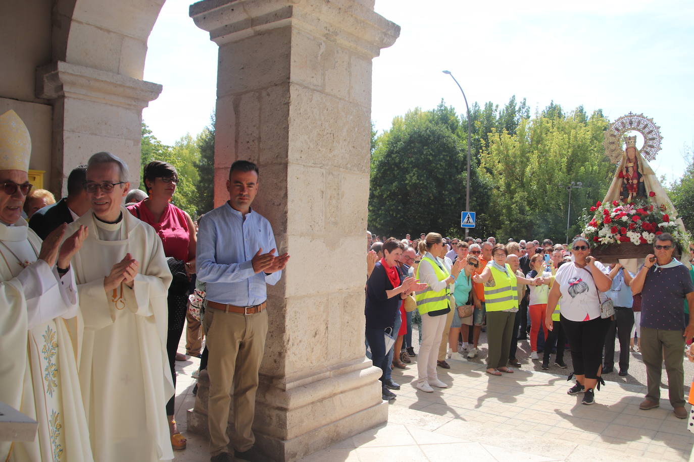 Miles de personas, este domingo en la romería de la Virgen del Henar.