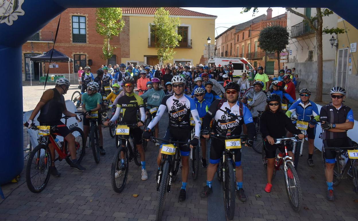 Participantes en bicicleta durante la marcha. 