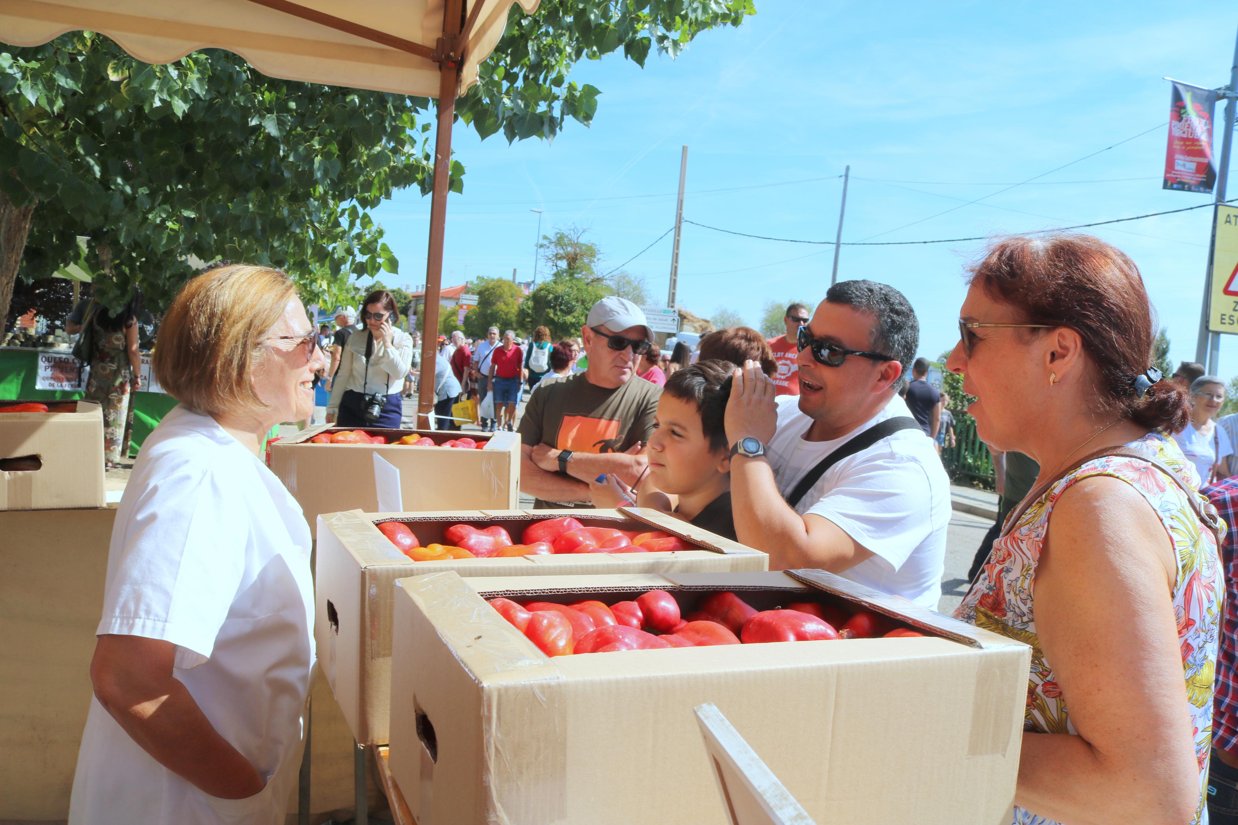 La Feria del Pimiento congregó a numeroso público durante toda la jornada