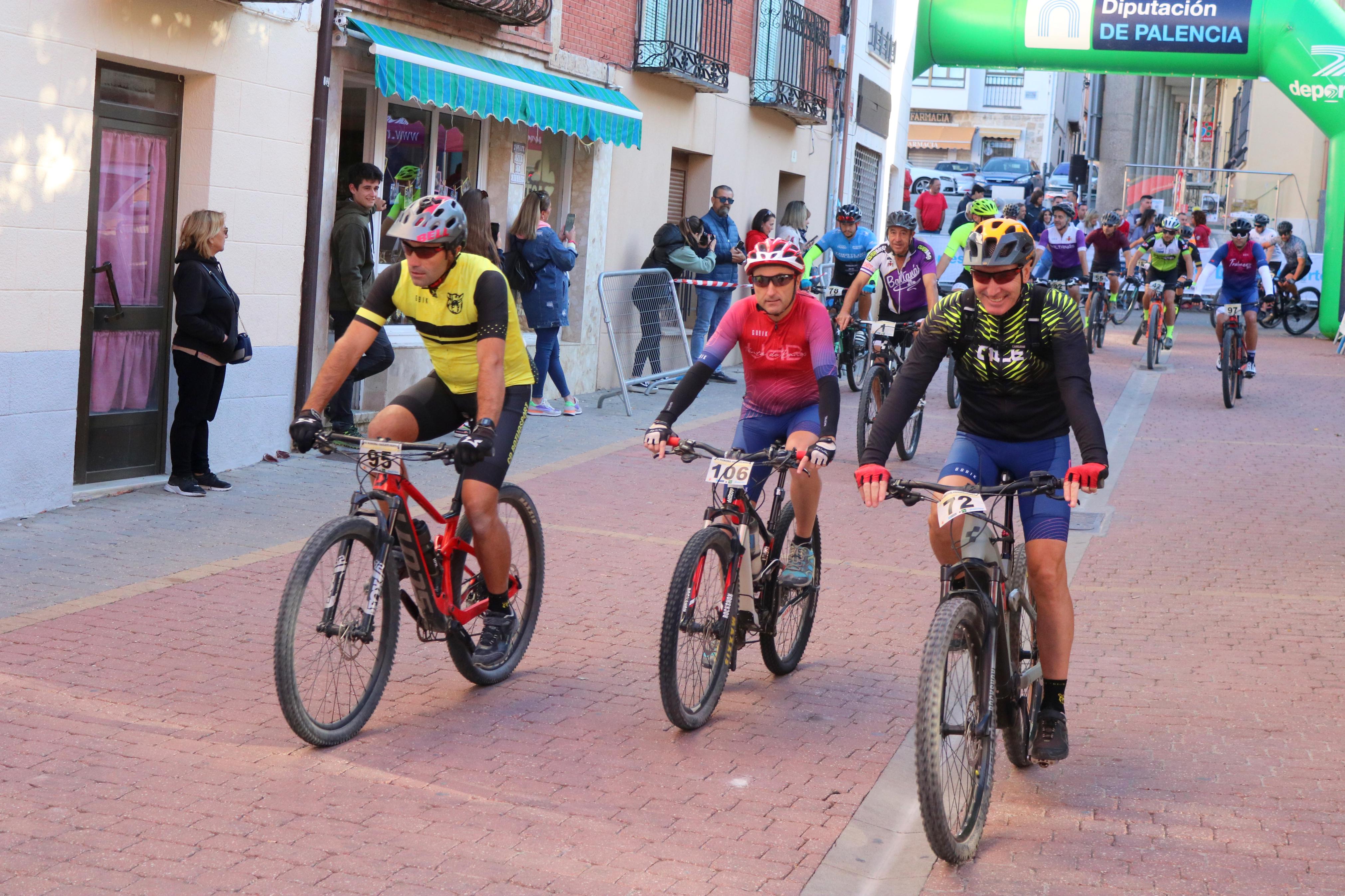 La VII Marcha Cicloturista 'Valles del Cerrato' congregó a más de un centenar de ciclistas