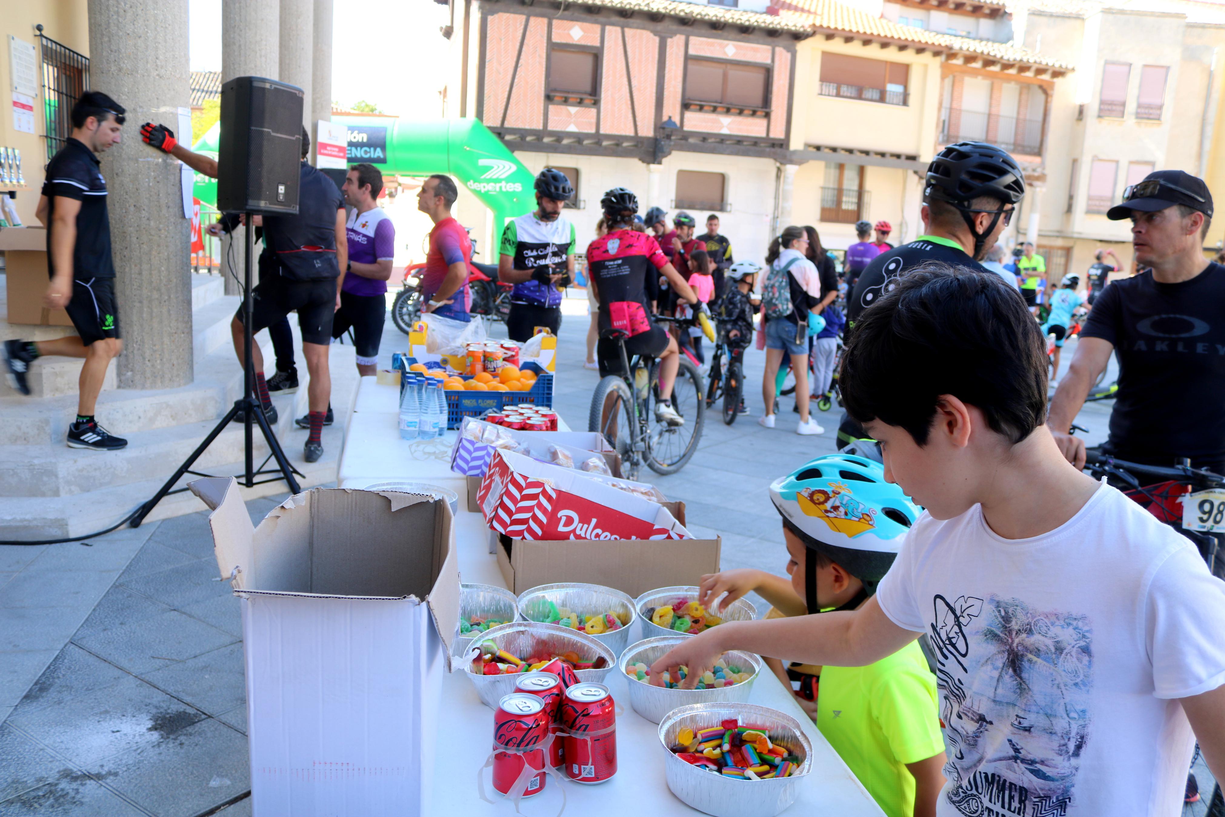 La VII Marcha Cicloturista 'Valles del Cerrato' congregó a más de un centenar de ciclistas