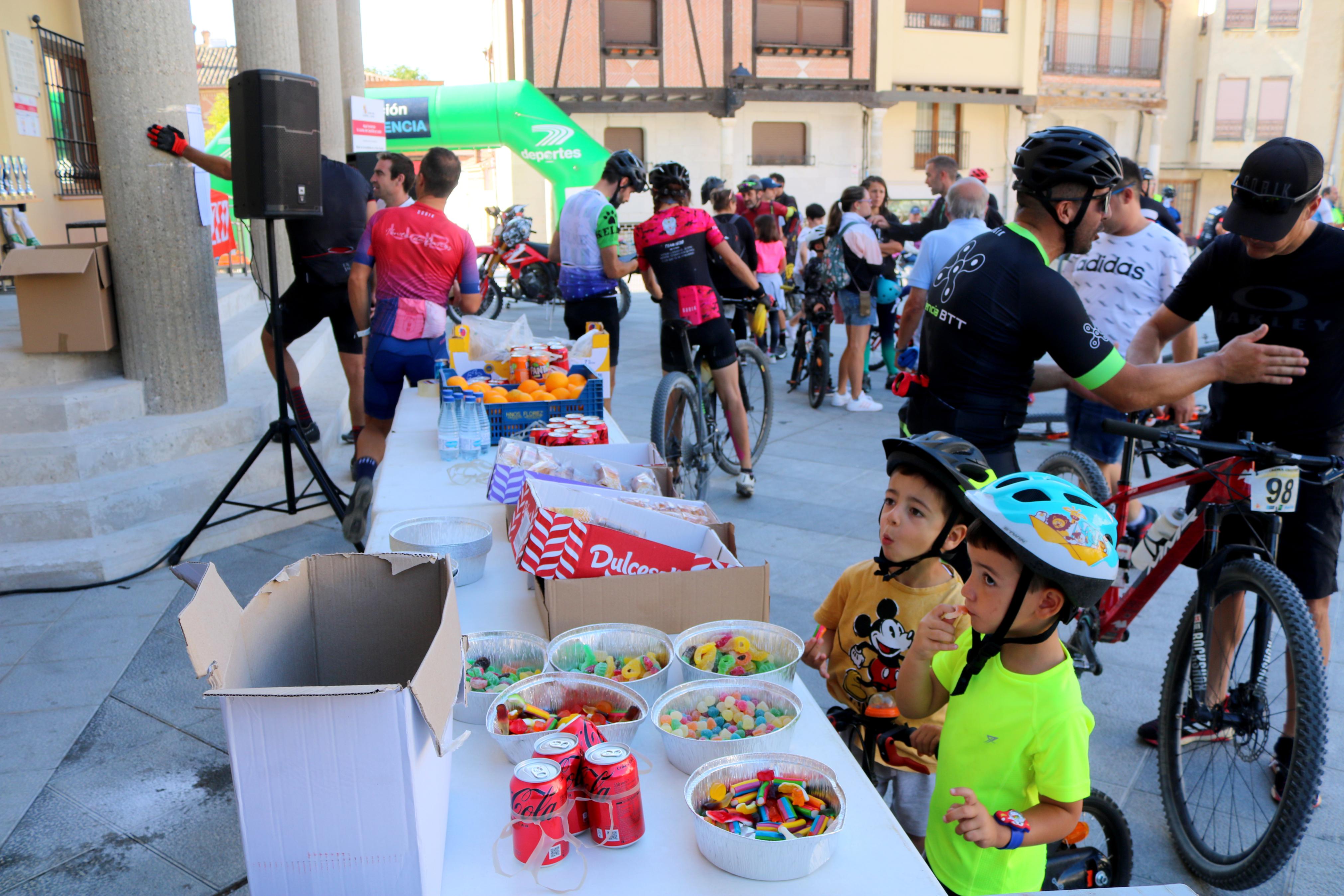 La VII Marcha Cicloturista 'Valles del Cerrato' congregó a más de un centenar de ciclistas