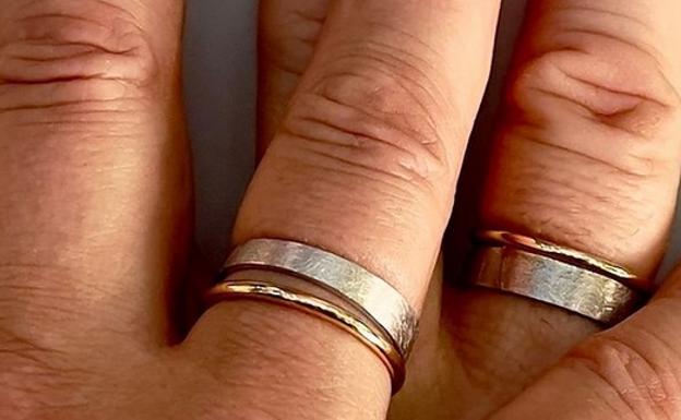 Las manos de Alberto Chicote e Inmaculada Núñez con sus respectivos anillos de matrimonio. 