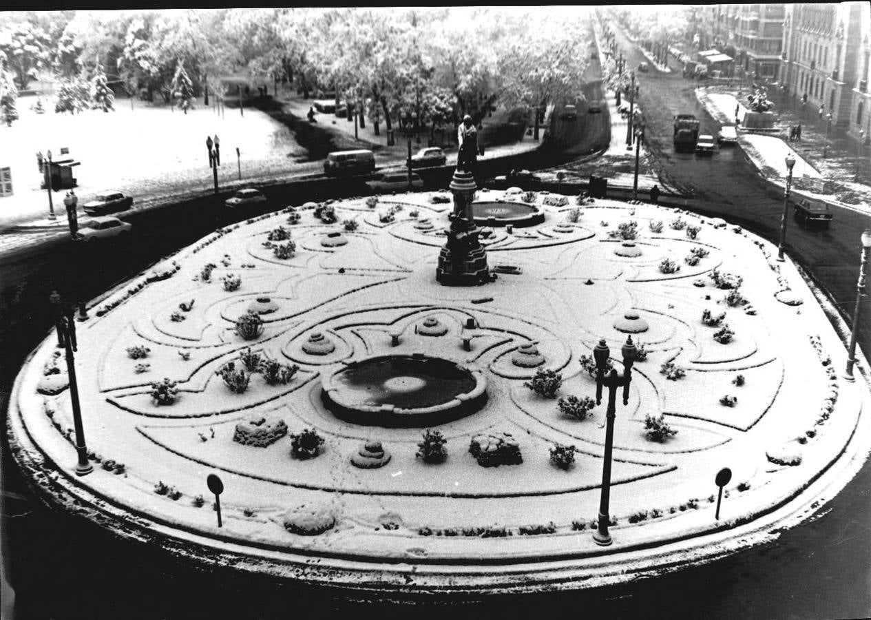 1970. Nieve en la plaza de Zorrilla.