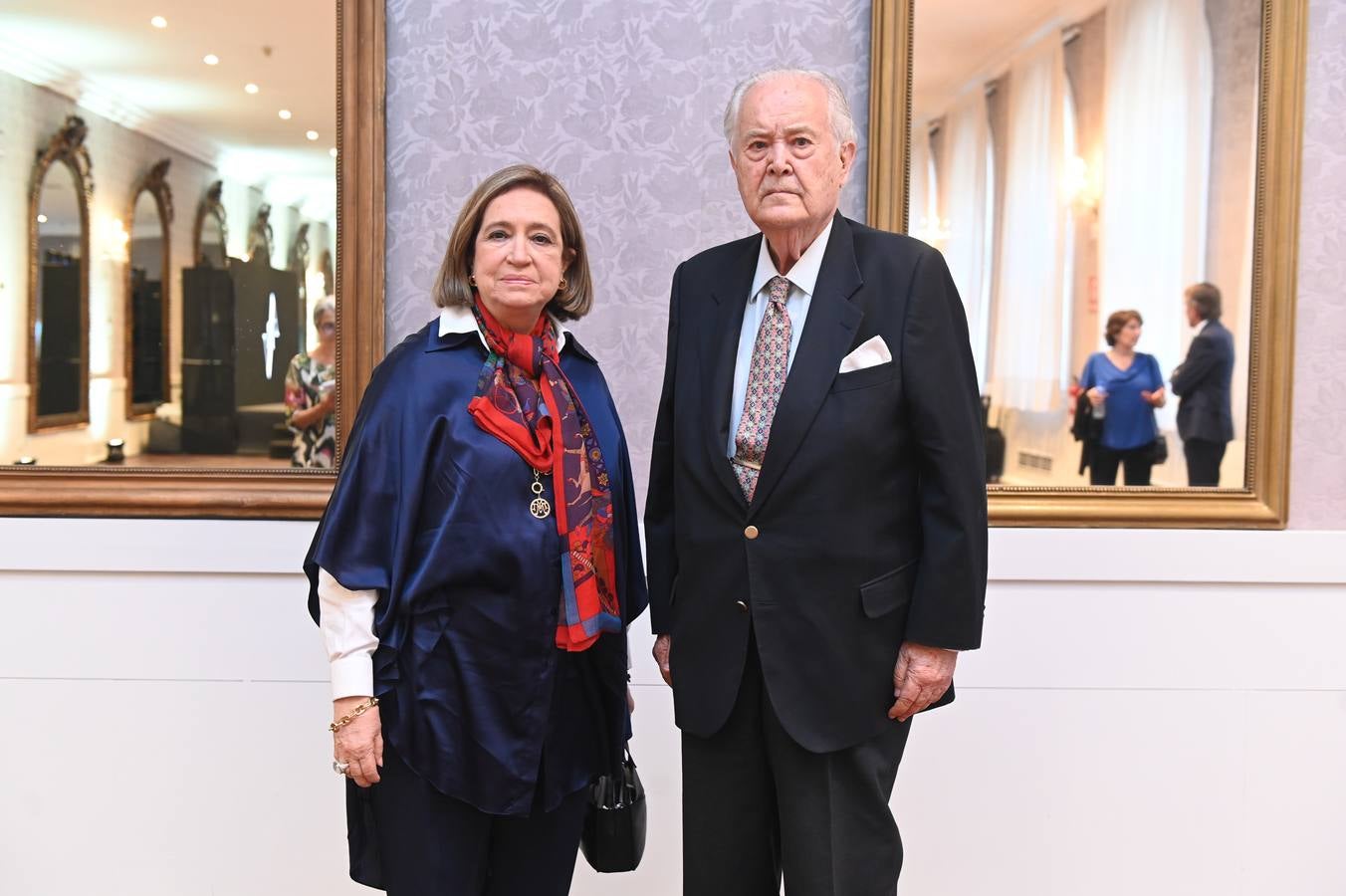 Santiago Ybarra Churruca acudió con su mujer Mercedes Baptista-Guevera. 