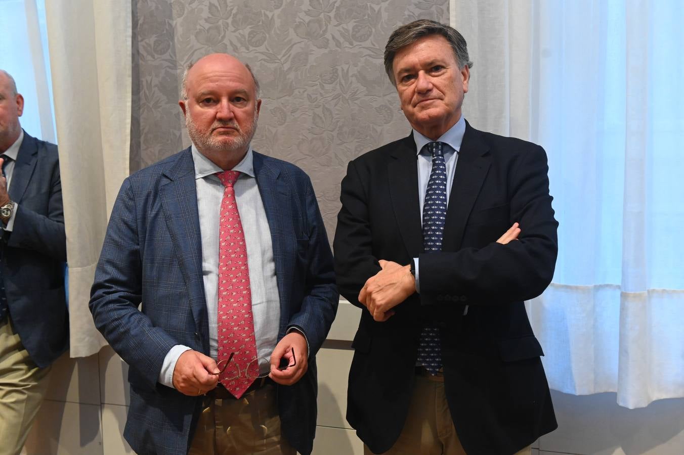 César Lumbreras y Francisco Vázquez, vicepresidente de las Cortes.