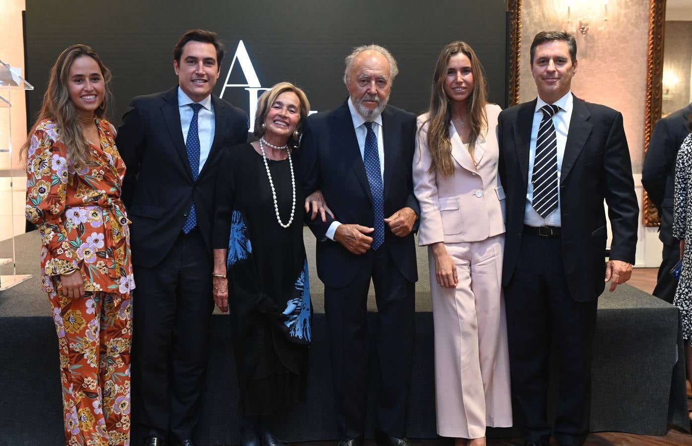 Leticia y Guillermo Royo-Villanova Cortés, Leticia Cortes, Alejandro Royo-Villanova, Mariana Royo-Villanova y Segismundo.