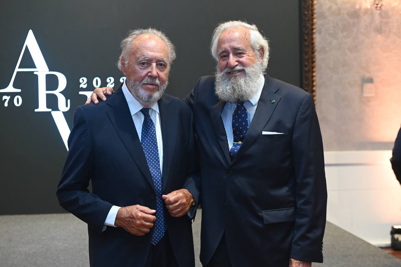 Alejandro Royo-Villanova posa con su hermano Jaime.