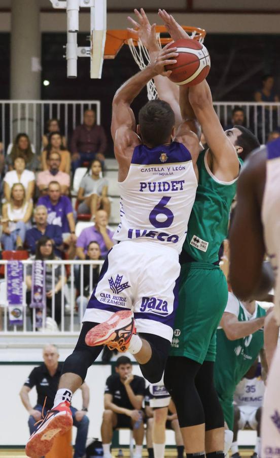 Fotos: Galería de imágenes entre el UEMC Real Valladolid y Cáceres Ciudad del Baloncesto