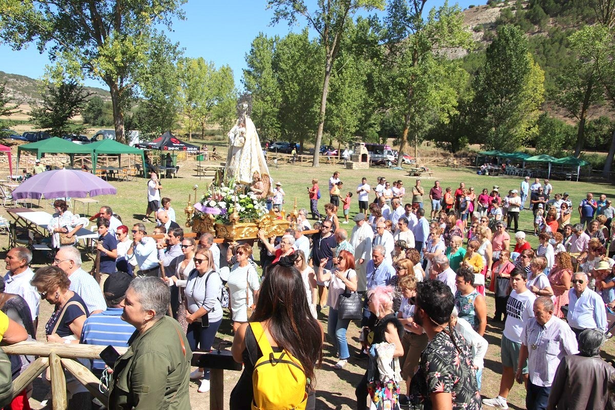 Torquemada se vuelca con la Virgen de Valdesalce en una romería multitudinaria