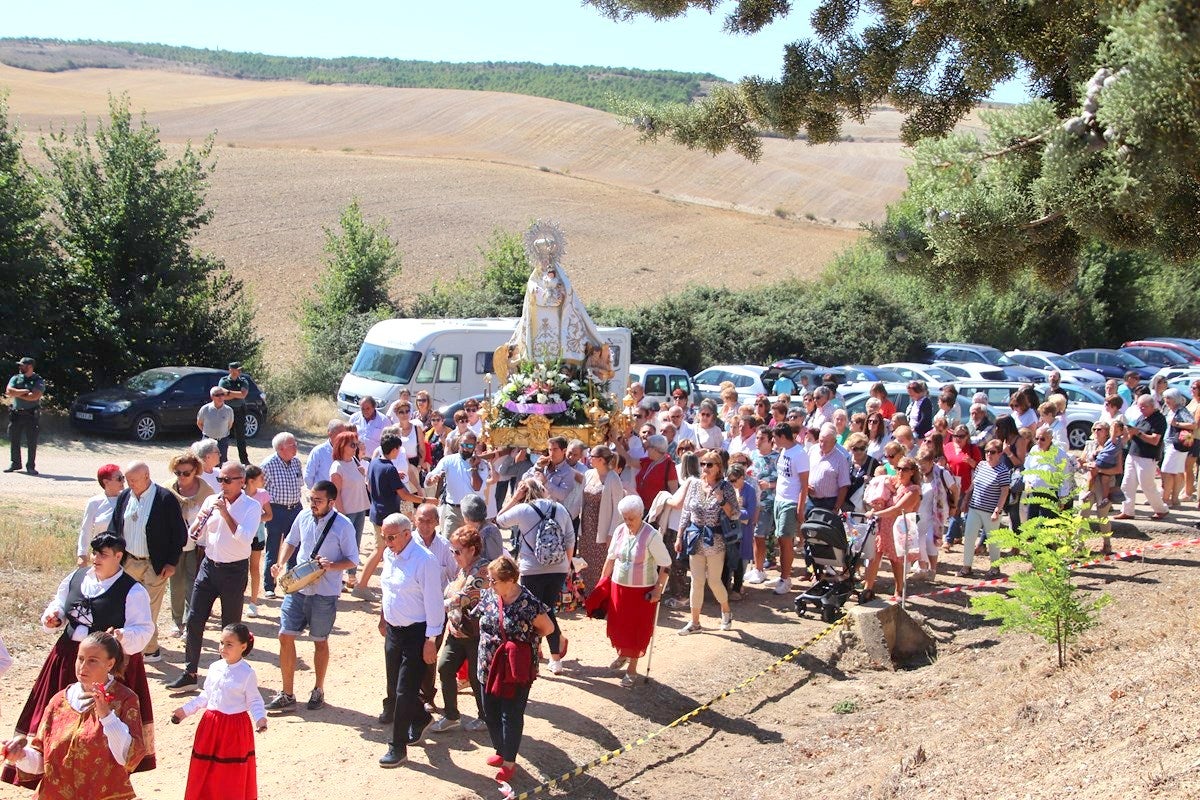 Torquemada se vuelca con la Virgen de Valdesalce en una romería multitudinaria