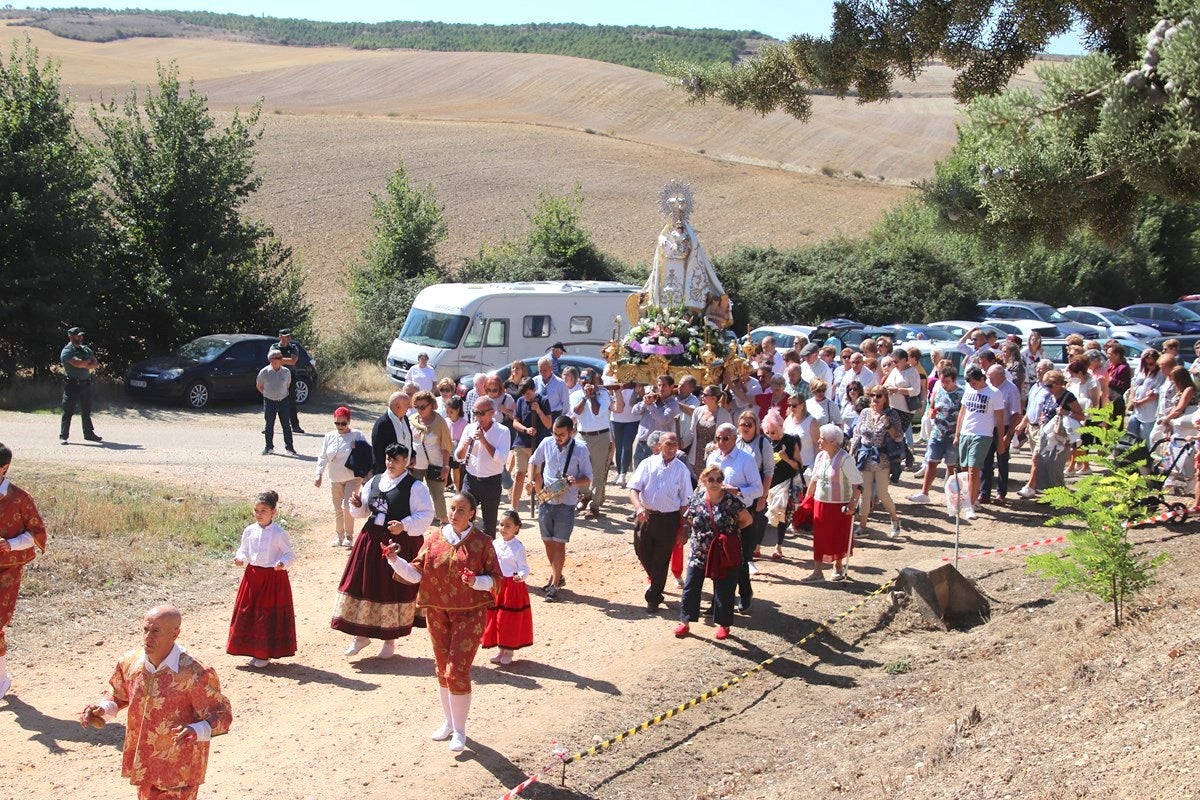 Torquemada se vuelca con la Virgen de Valdesalce en una romería multitudinaria