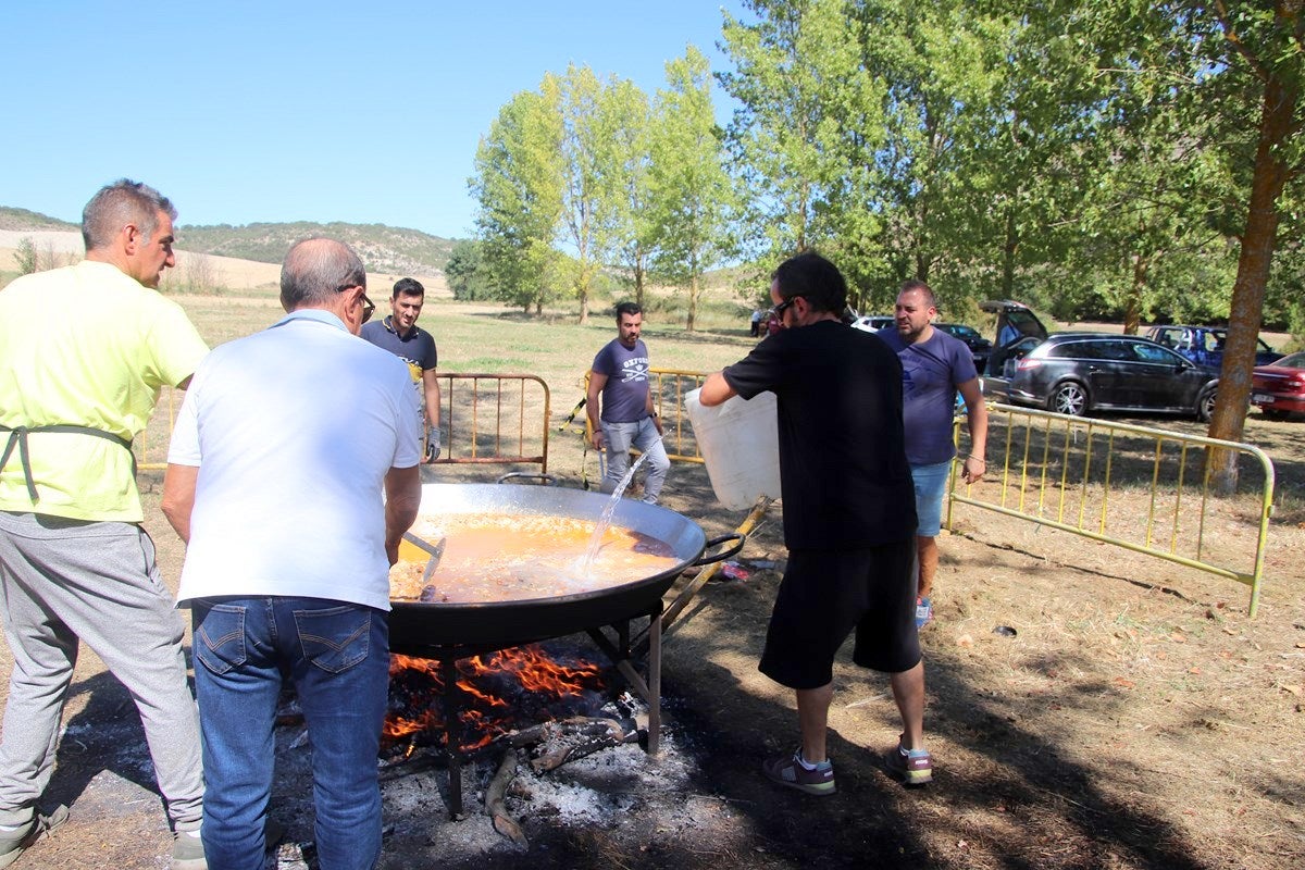 Torquemada se vuelca con la Virgen de Valdesalce en una romería multitudinaria