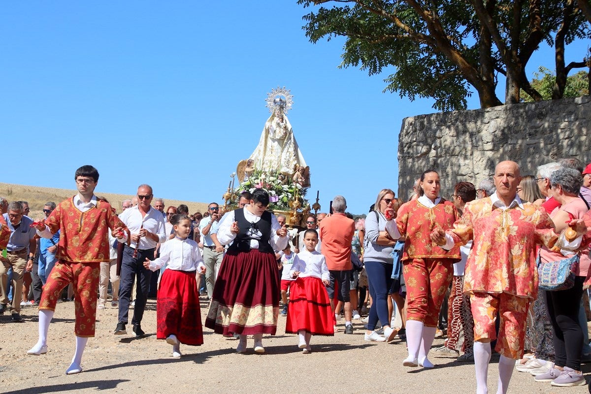 Torquemada se vuelca con la Virgen de Valdesalce en una romería multitudinaria