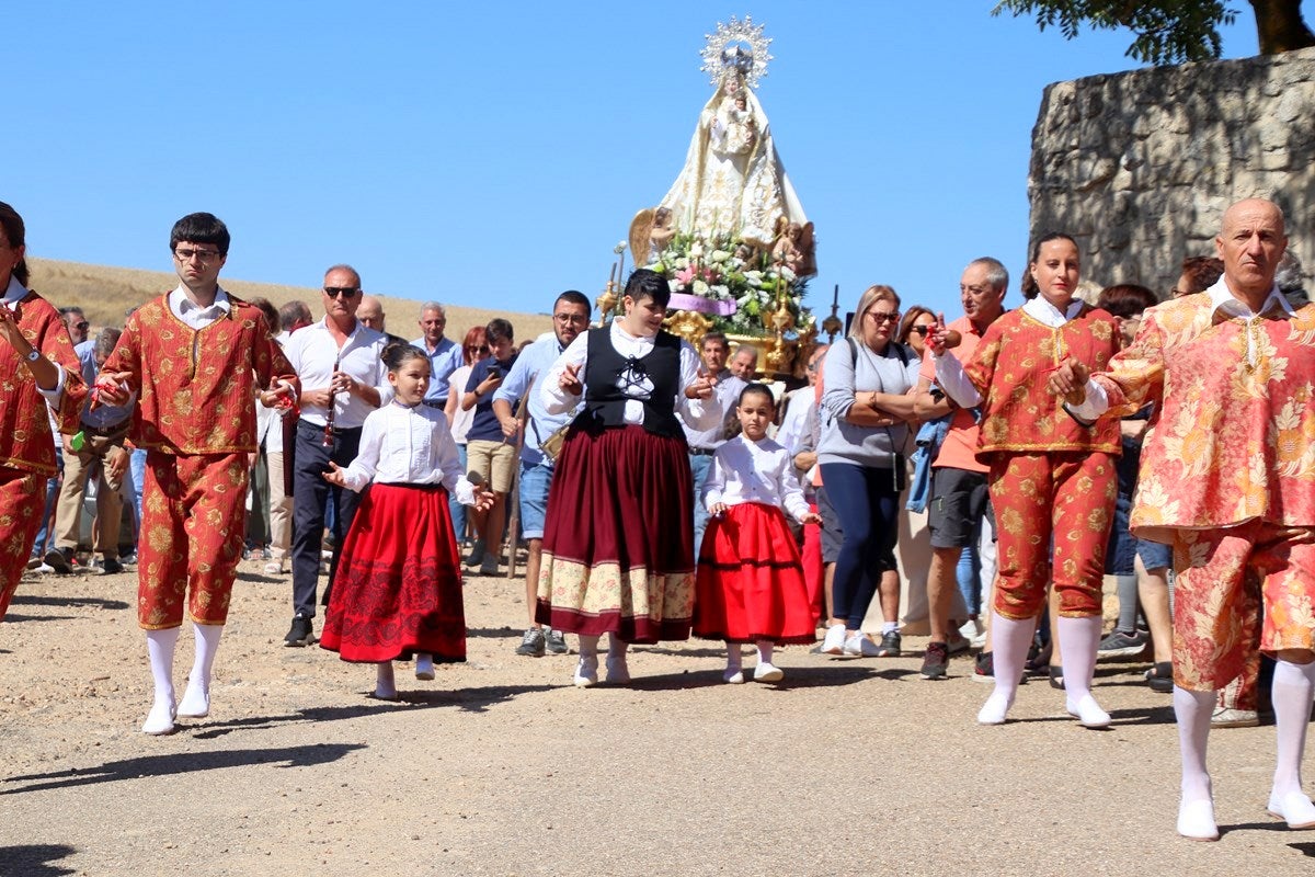 Torquemada se vuelca con la Virgen de Valdesalce en una romería multitudinaria