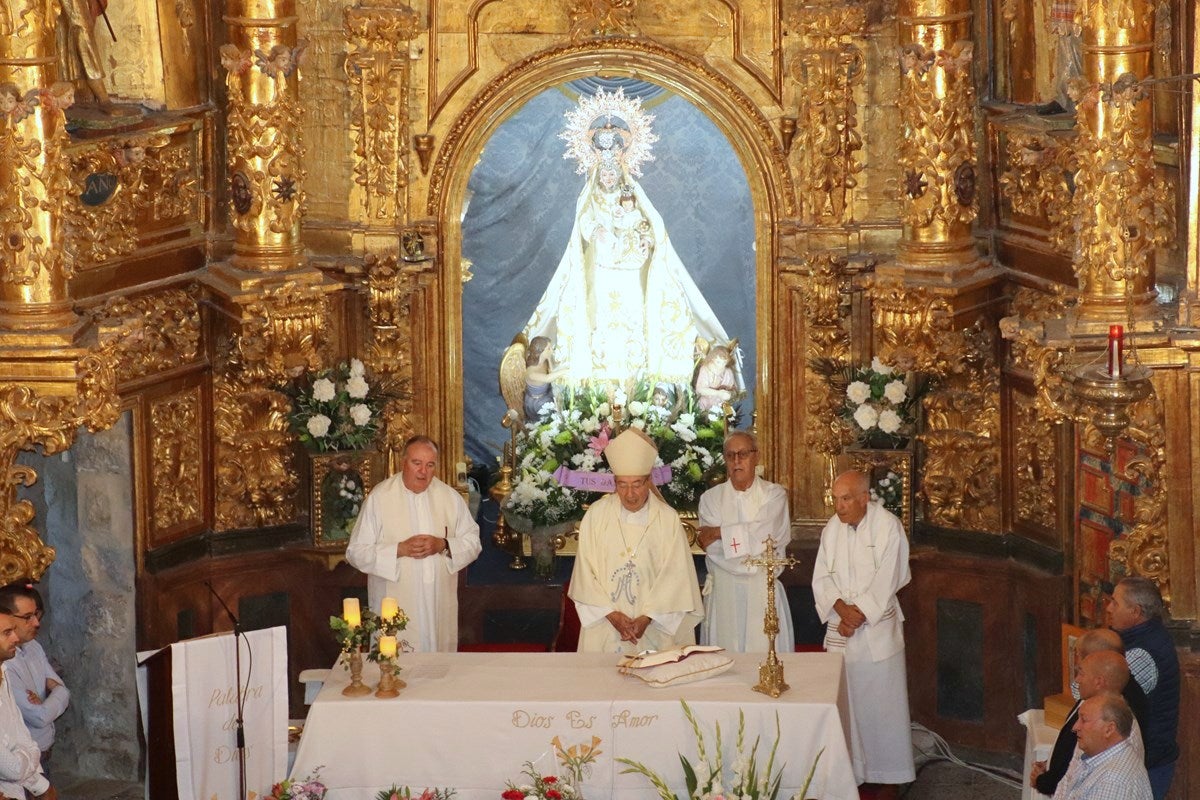 Torquemada se vuelca con la Virgen de Valdesalce en una romería multitudinaria