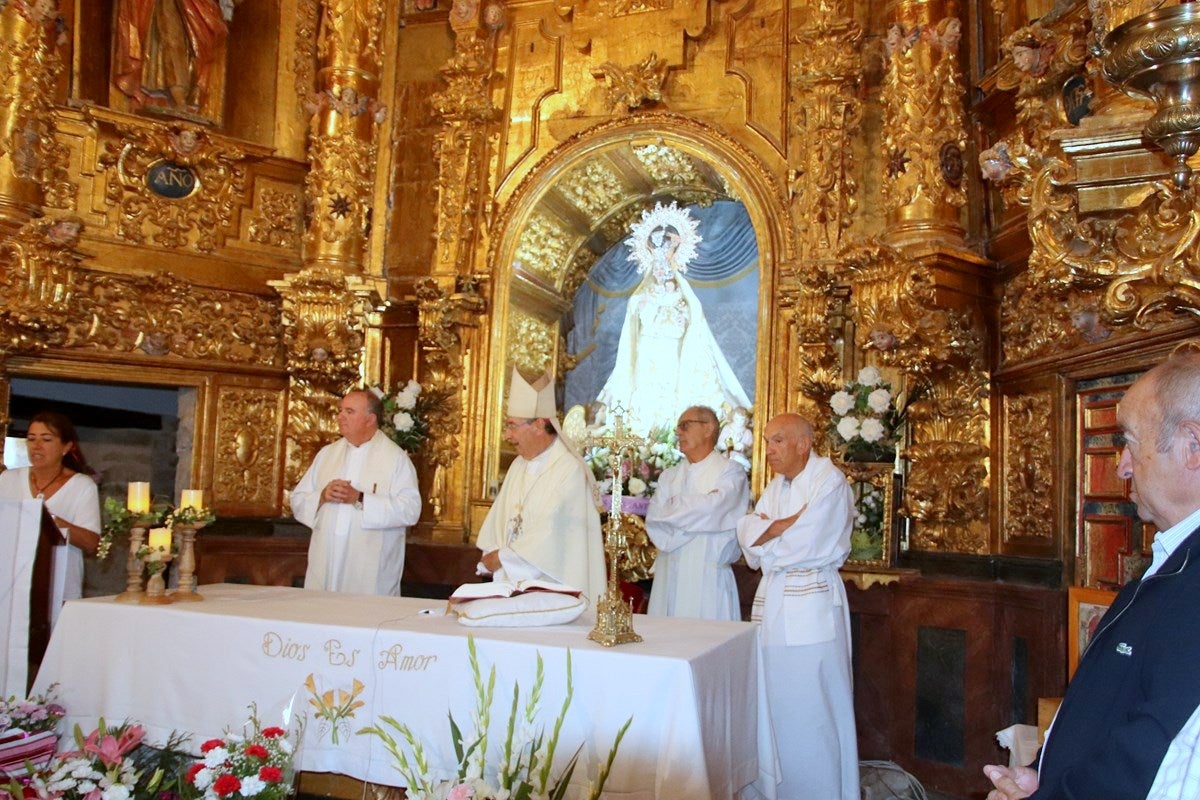 Torquemada se vuelca con la Virgen de Valdesalce en una romería multitudinaria