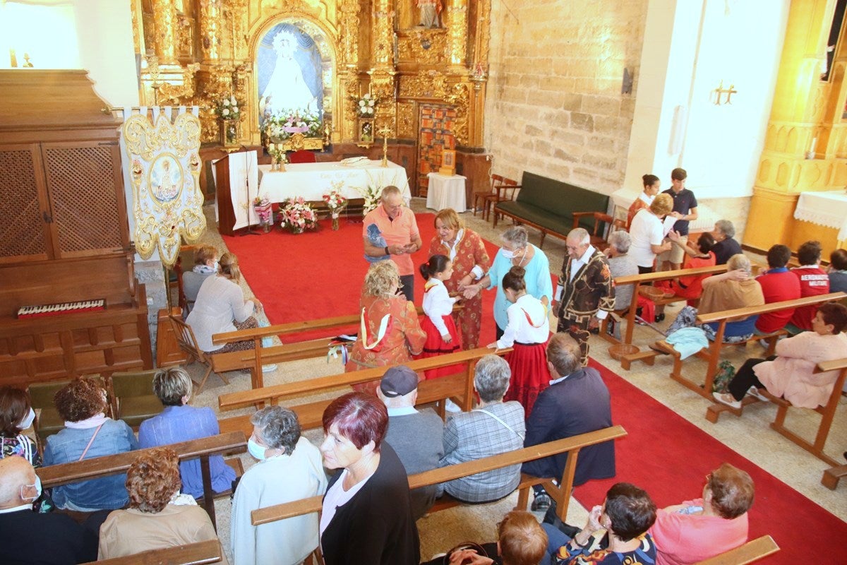 Torquemada se vuelca con la Virgen de Valdesalce en una romería multitudinaria