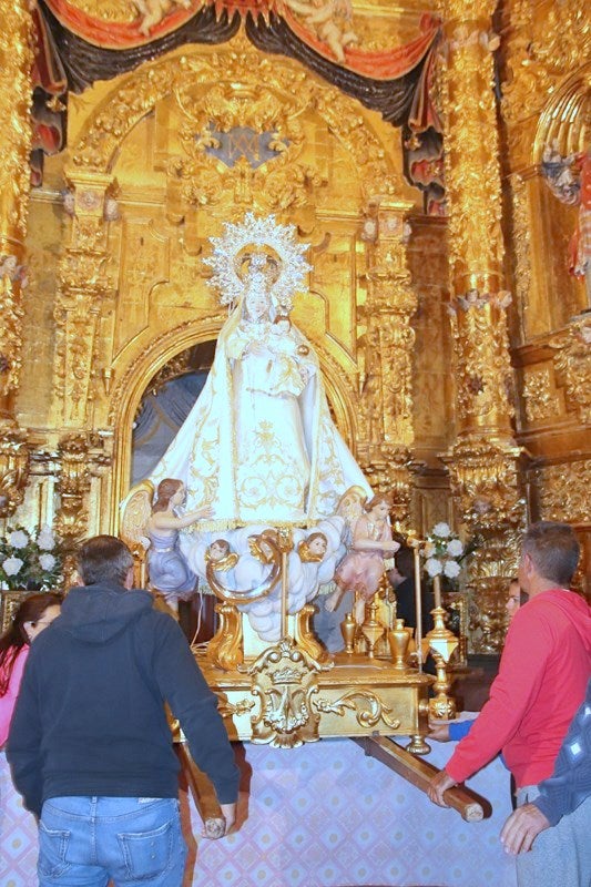 Torquemada se vuelca con la Virgen de Valdesalce en una romería multitudinaria