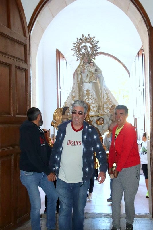 Torquemada se vuelca con la Virgen de Valdesalce en una romería multitudinaria