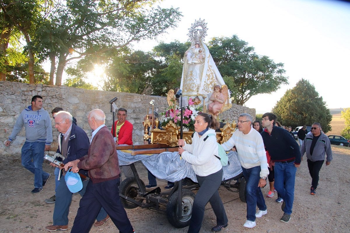 Torquemada se vuelca con la Virgen de Valdesalce en una romería multitudinaria