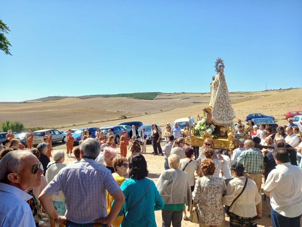 Torquemada se vuelca con la Virgen de Valdesalce en una romería multitudinaria