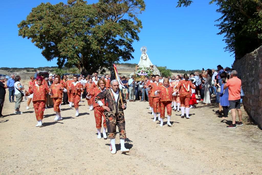 Torquemada se vuelca con la Virgen de Valdesalce en una romería multitudinaria