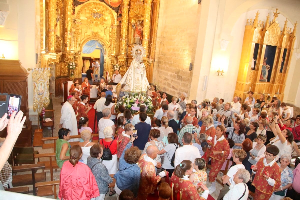 Torquemada se vuelca con la Virgen de Valdesalce en una romería multitudinaria