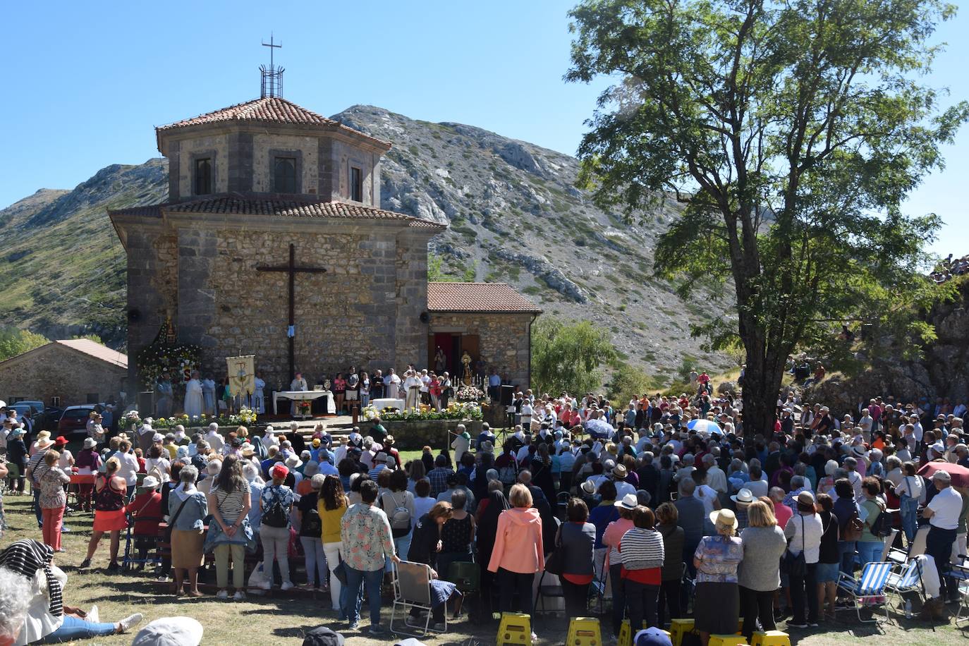 Fotos: Vuelve con fuerza la romería de la Virgen del Brezo