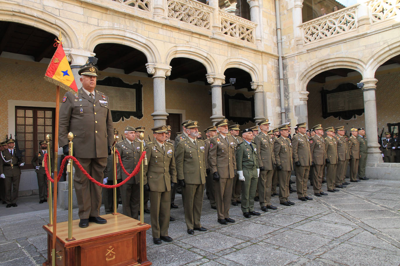 Toma de posesión de Rafael de Felipe Barahona como nuevo director de la Academia de Artillería. 