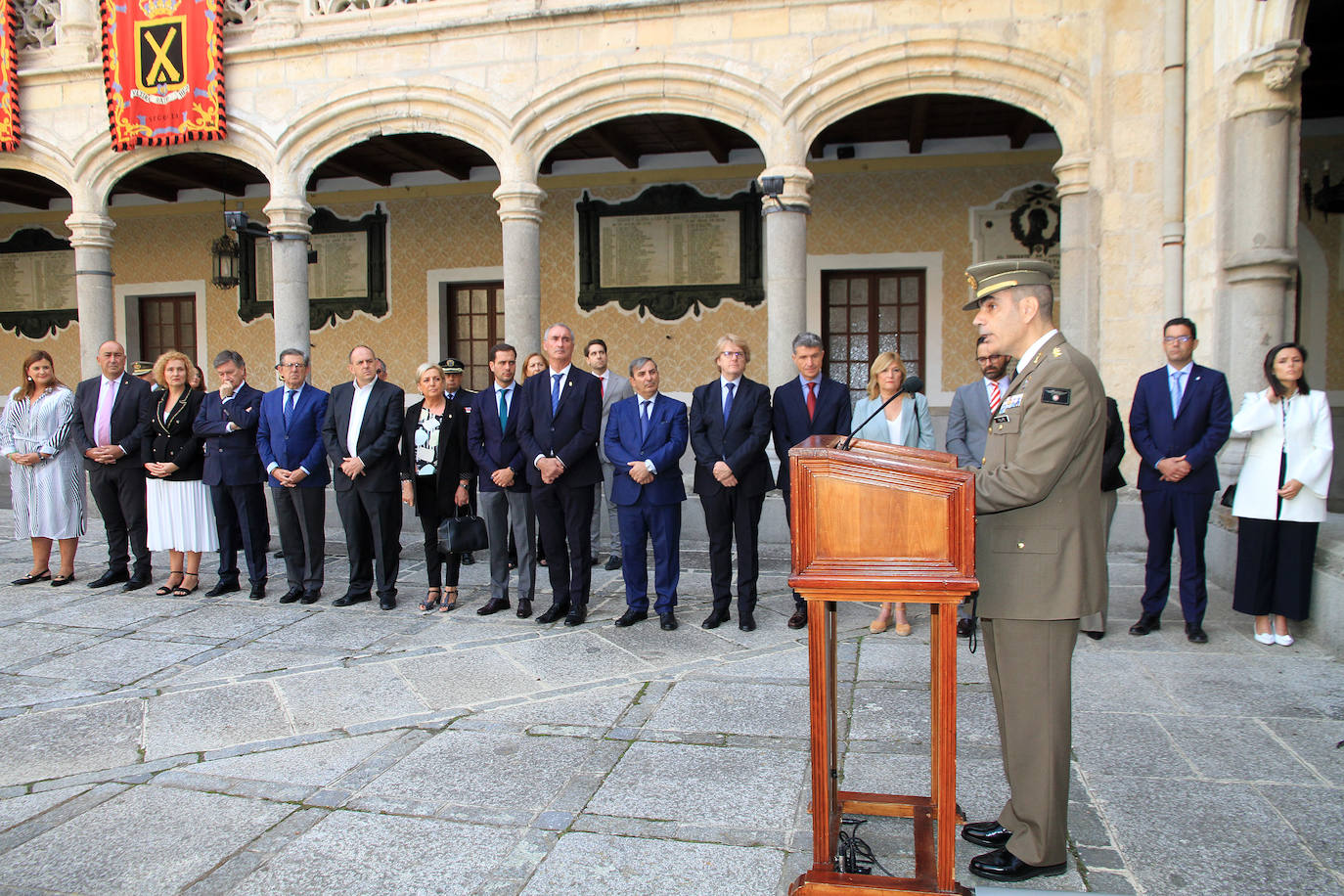 Toma de posesión de Rafael de Felipe Barahona como nuevo director de la Academia de Artillería. 