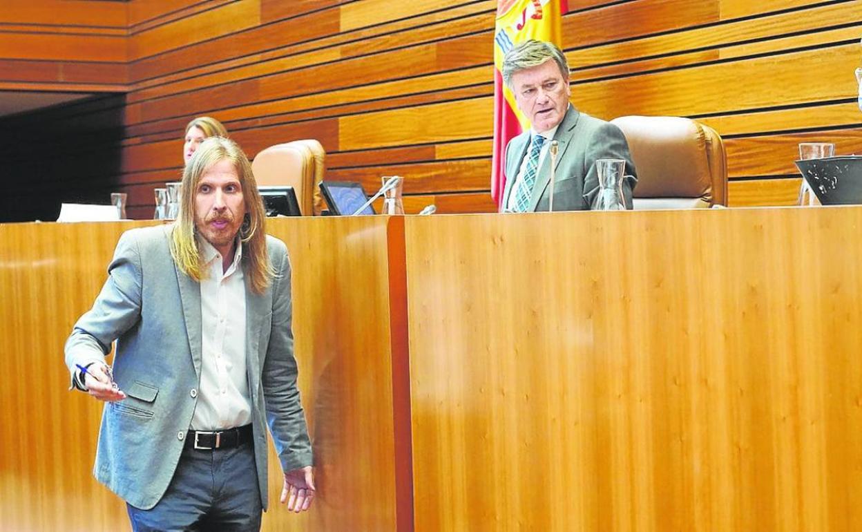 Momento de la suspensión del pleno de las Cortes de Castilla y León del pasado miércoles, por la bronca continua. 