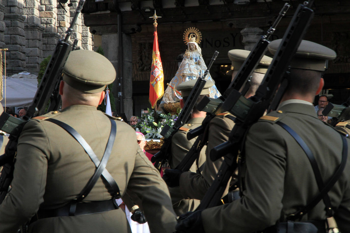 Bajada de la Virgen de la Fuencisla, desde la Catedral hasta su santuario.