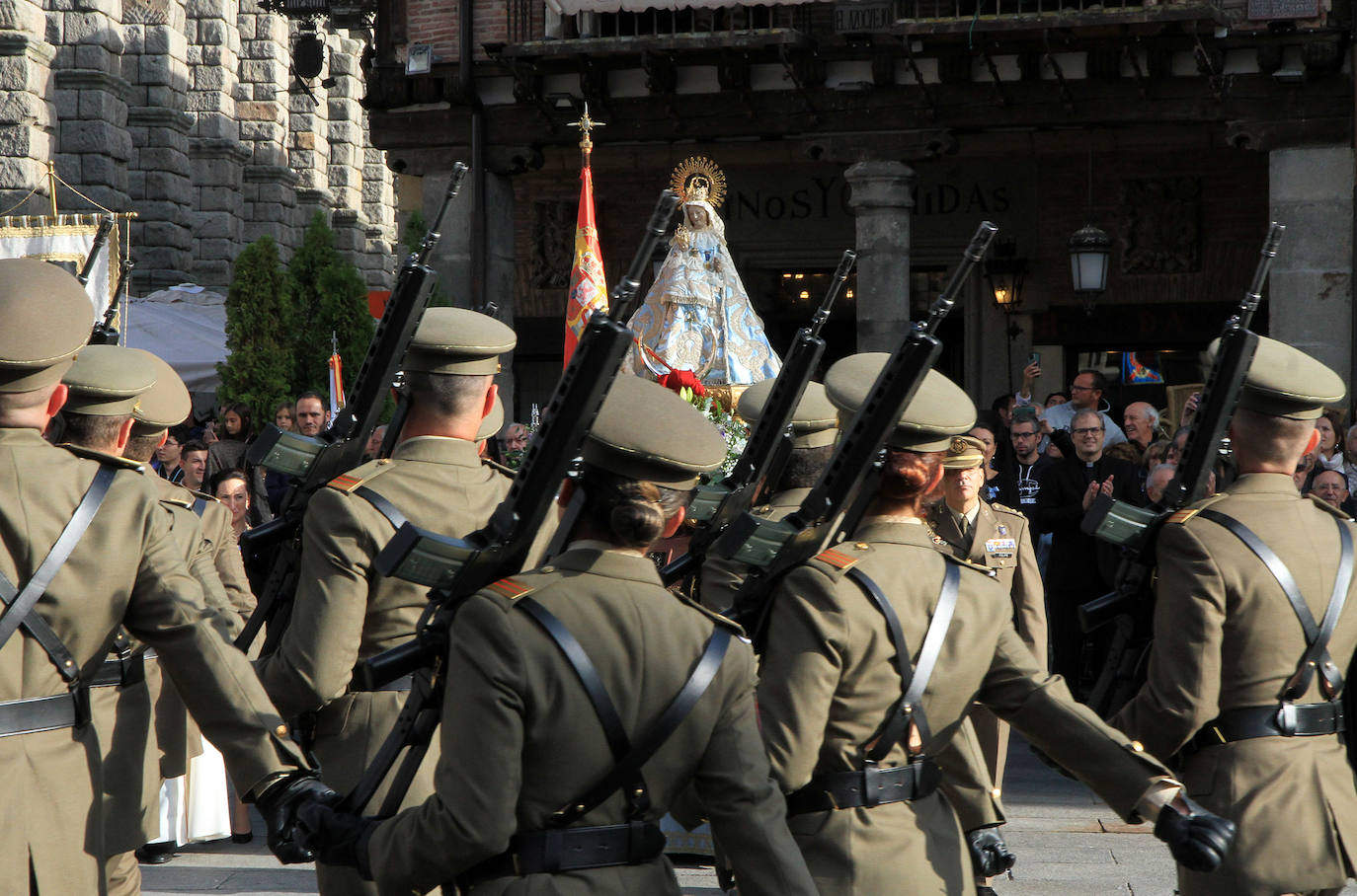 Bajada de la Virgen de la Fuencisla, desde la Catedral hasta su santuario.