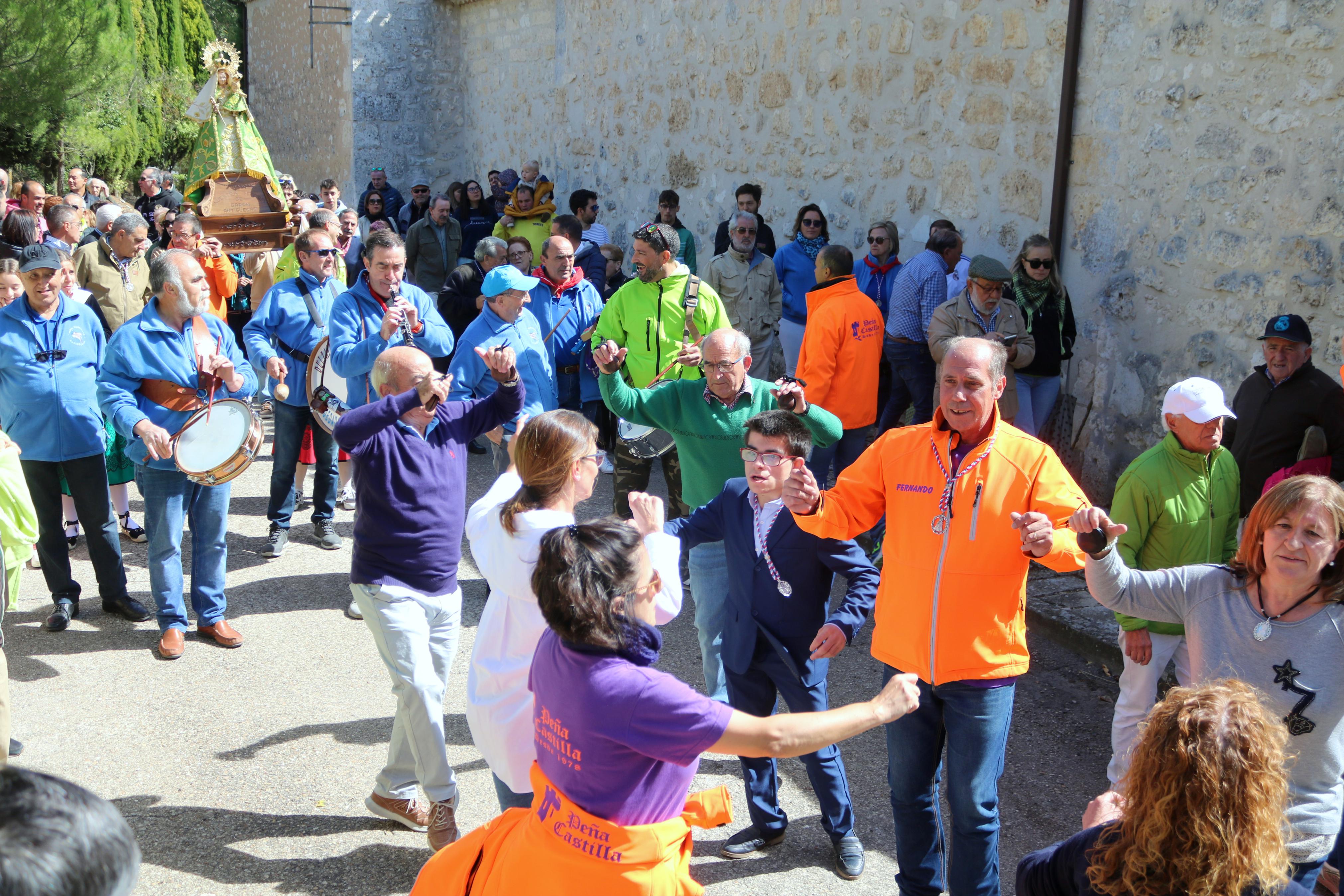 Numerosos cofrades y devotos se reunieron para celebrar la fiesta de Nuestra Señora de Garón