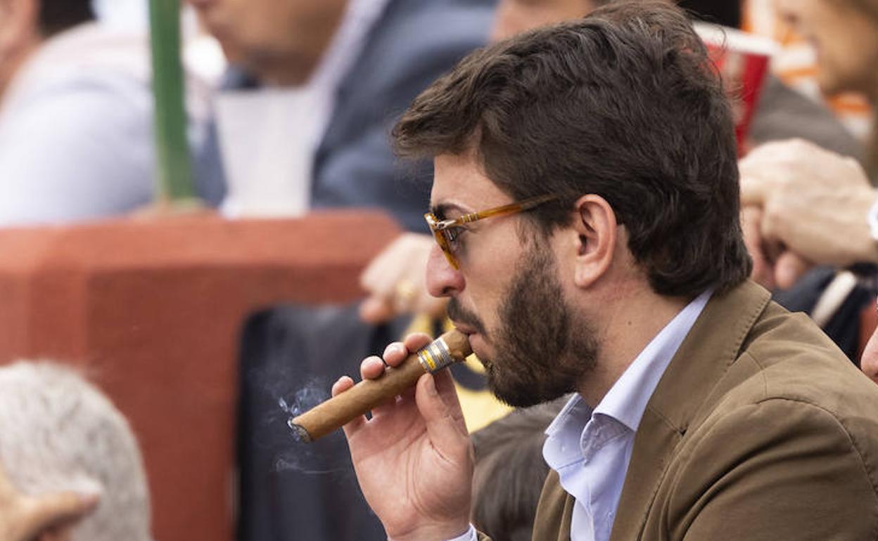 Juan García-Gallardo, vicepresidente de la Junta de Castilla y León por Vox, en una corrida de toros en mayo pasado.