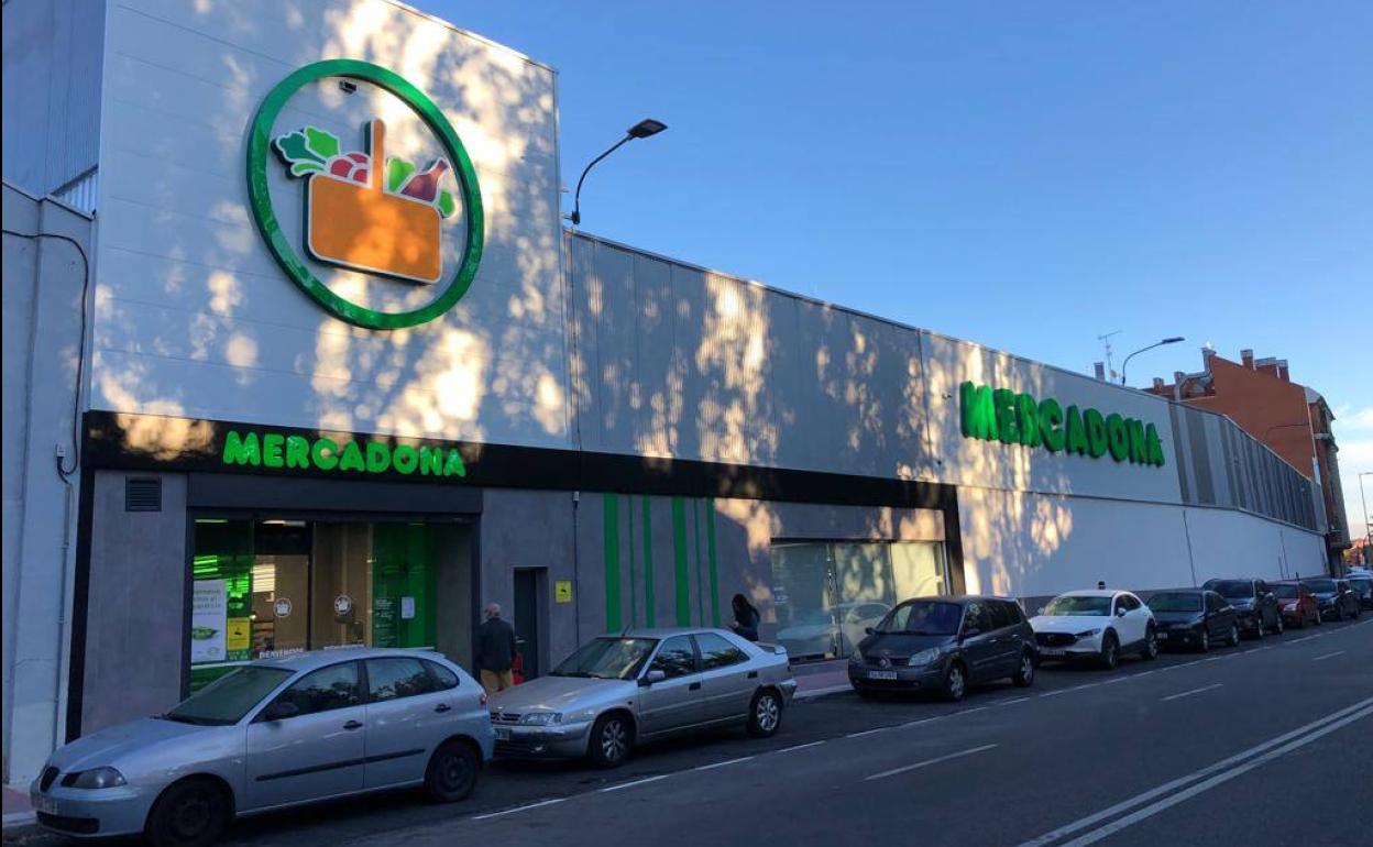 Fachada del nuevo Mercadona inaugurado este lunes en el Paseo Juan Carlos I.