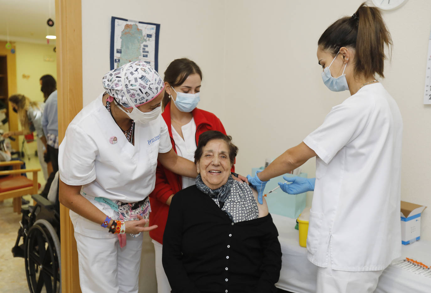 Fotos: La cuarta dosis de la covid se aplica ya en las residencias de Palencia