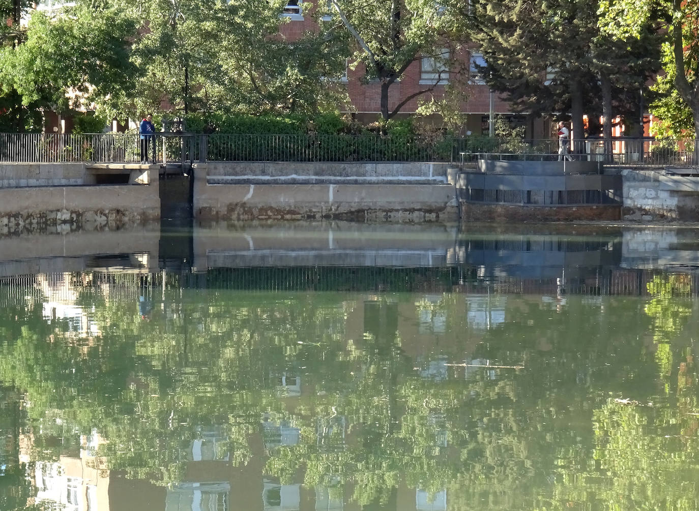 Fotos: La dársena del Canal de Castilla en Valladolid vuelve a llenarse de agua