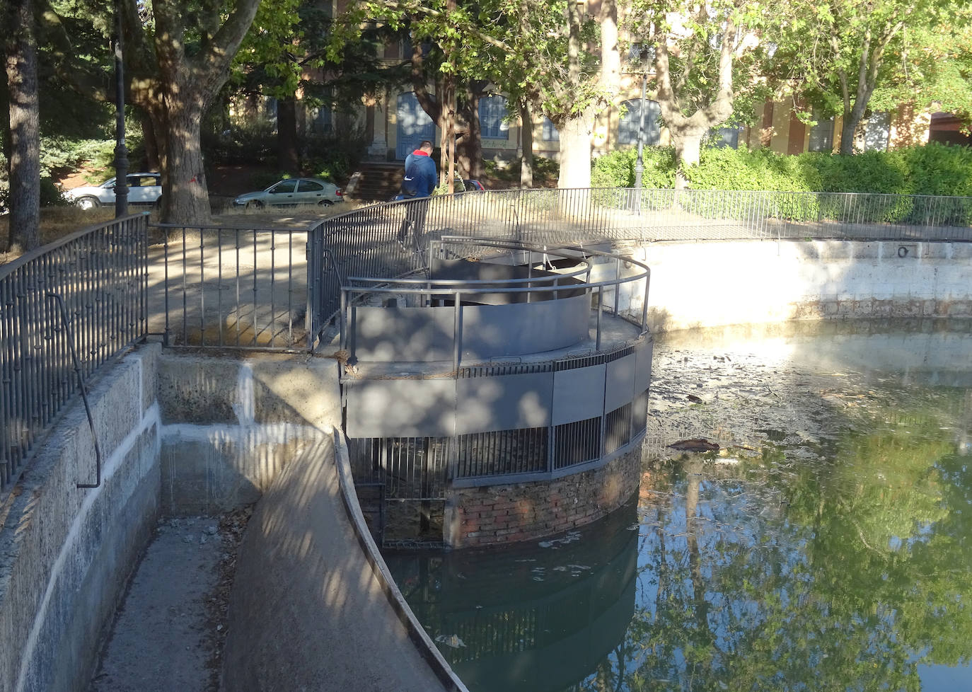 Fotos: La dársena del Canal de Castilla en Valladolid vuelve a llenarse de agua